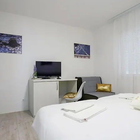 Zvonko Gostinjska kuća 4*